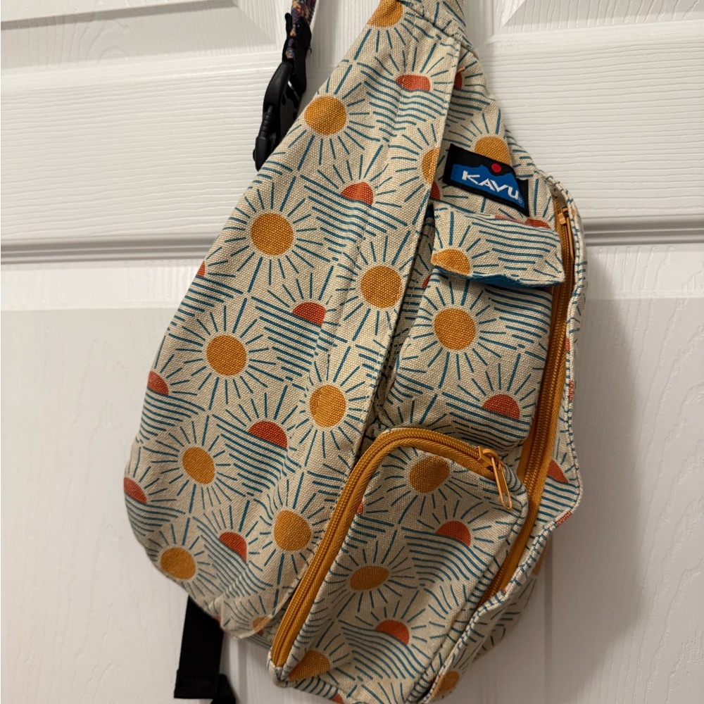 Kavu Sunburst Pattern Sling Bag - Cream and Orange